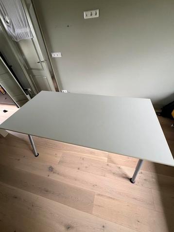 Ikea bureau te koop aangeboden.