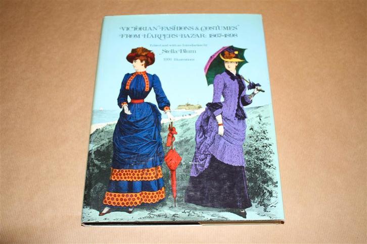 Prachtig boek - Victorian Fashions & Costumes 1867-1898 !!, Boeken, Mode, Zo goed als nieuw, Mode algemeen, Ophalen of Verzenden