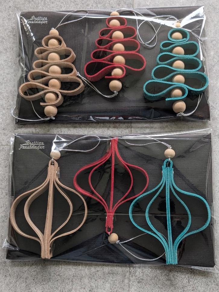 Te koop leer kerstboompjes en kerstballen voor in kerstboom, Diversen, Kerst, Nieuw, Ophalen of Verzenden