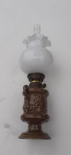 Decoratieve olielamp, voet van bruin aardewerk en koper., Verzenden