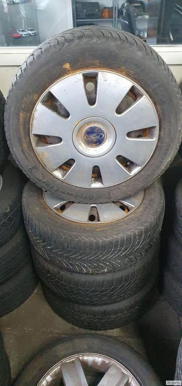 16inch Ford Mondeo Winterset met wieldoppen beschikbaar voor biedingen