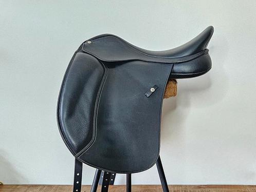 Wintec en Tekna WIDE zadels 16,5 t/m 18 inch., Dieren en Toebehoren, Paarden en Pony's | Zadels, Zo goed als nieuw, Dressuur, Ophalen of Verzenden