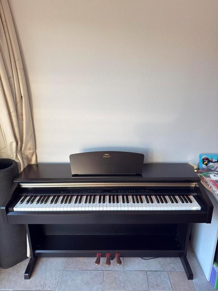 Yamaha YDP-181 Digitale Piano - Arius Serie, Muziek en Instrumenten, Piano's, Gebruikt, Piano, Bruin, Digitaal, Ophalen