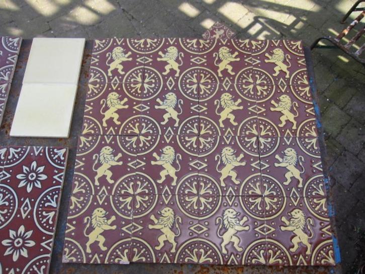 16+16 Antieke wandtegels met afbeelding van leeuw en bloem, Antiek en Kunst, Antiek | Wandborden en Tegels, Ophalen