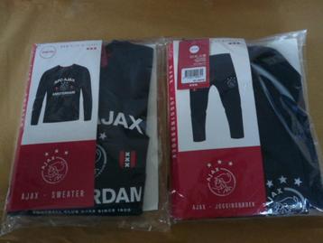 AJAX joggingpak broek en trui Blauw met Logo Mt 104/110 Nieu beschikbaar voor biedingen