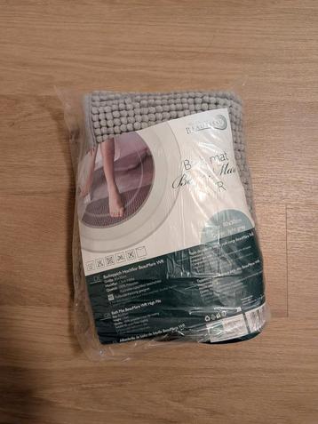 Nieuwe Badmat - 50 bij 80 cm antislip beschikbaar voor biedingen