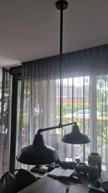 Industriële hanglamp beschikbaar voor biedingen