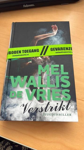 Mel Wallis de Vries - Verstrikt beschikbaar voor biedingen
