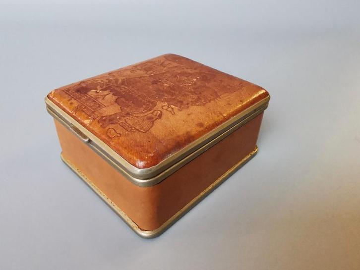 Vintage leer reliëf doosje met landkaart Nederland, Antiek en Kunst, Curiosa en Brocante, Verzenden