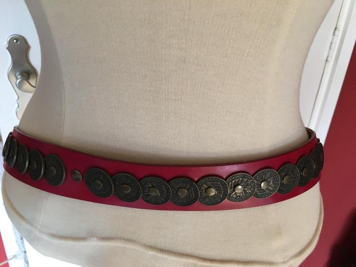 nieuwe rode riem met munten, Kleding | Dames, Riemen en Ceinturen, Nieuw, Tailleriem, 90 tot 100 cm, Rood, Ophalen