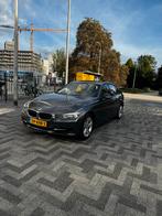 BMW 320i 2012 - Nieuwe APK!, Auto's, BMW, Achterwielaandrijving, 4 cilinders, Origineel Nederlands, 75 €/maand