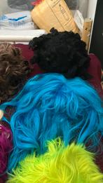 10 pruiken en 1 haarstukje, Ophalen of Verzenden, Zo goed als nieuw, Carnaval