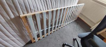 Bed 140x200 incl 2x lattenbodem van 70x200
