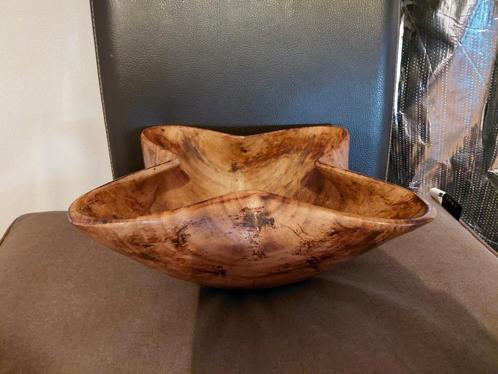 Houten Schaal uit Uganda - Unieke Vormgeving, Huis en Inrichting, Woonaccessoires | Schalen en Manden, Gebruikt, Schaal, Overige vormen