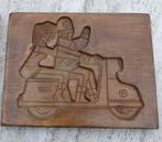 Aparte Speculaas Plank Verliefd Stel samen op de Scooter, Antiek en Kunst, Ophalen of Verzenden