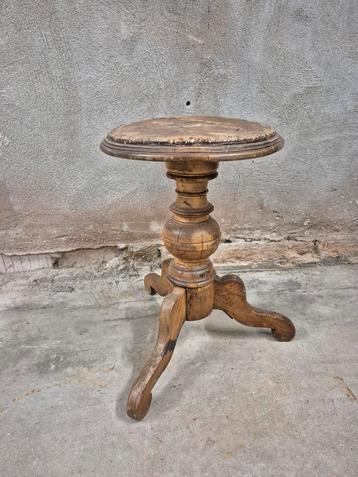 Antieke pianokruk driepoot van hout hoogte verstelbaar beschikbaar voor biedingen