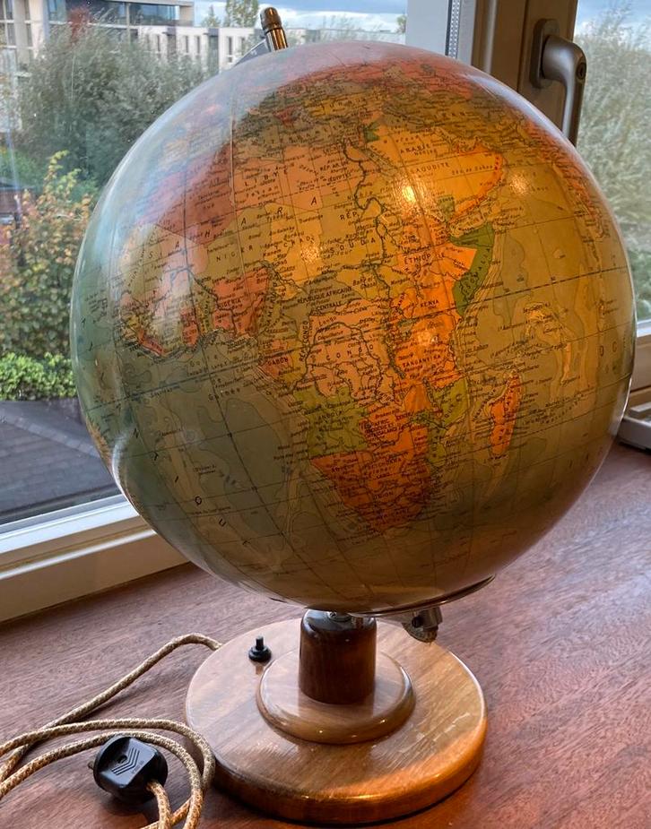 GLAZEN WERELDBOL MET LICHT 1950-60, Huis en Inrichting, Woonaccessoires | Wereldbollen, Gebruikt, Ophalen of Verzenden