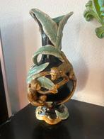 Decoratieve vaas met apen, Ophalen
