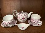 Servies: 4 kopjes, 3 schoteltjes, theepot en schaaltje, Antiek en Kunst, Ophalen of Verzenden