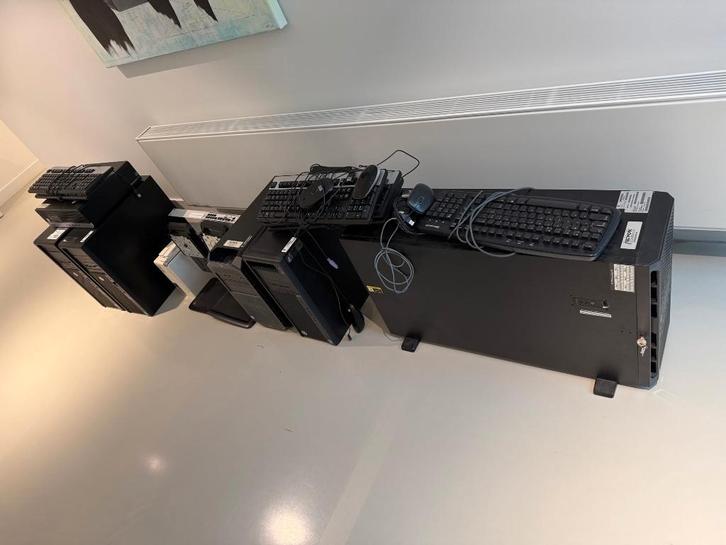 Diverse pc's + een server + een laptop + diversen in 1 koop, Computers en Software, Desktop Pc's, Gebruikt, Onbekend, 8 GB, Met videokaart