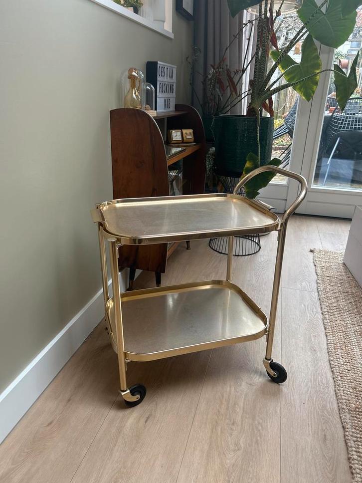 Goudkleurige Theekar/serveertafel op Wielen. Bijzettafel, Huis en Inrichting, Woonaccessoires | Overige, Gebruikt, Ophalen