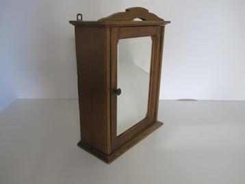 Art deco medicijnkastje /wandkastje geslepen glas ca 1920 beschikbaar voor biedingen