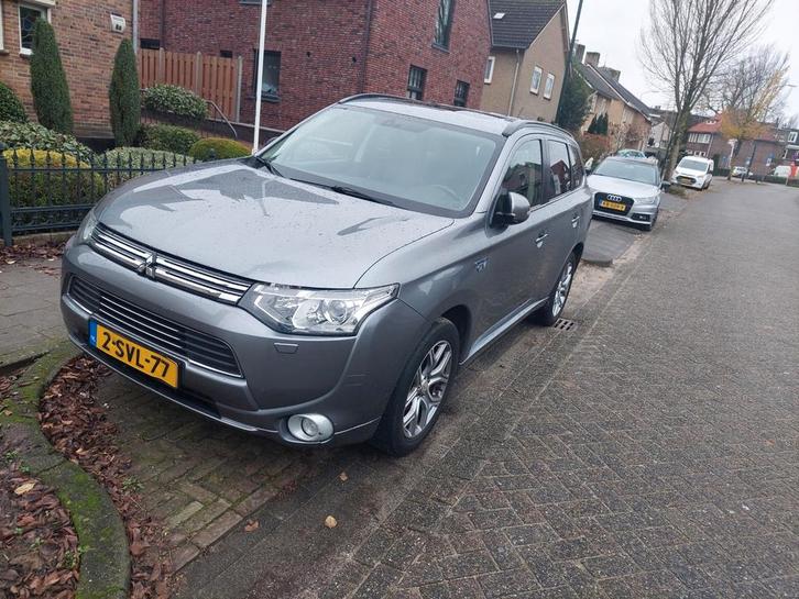 Mitsubishi Outlander 2.0 Phev 4WD luxe plugin, Auto's, Mitsubishi, Particulier, Outlander, 4x4, Achteruitrijcamera, Airbags, Airconditioning