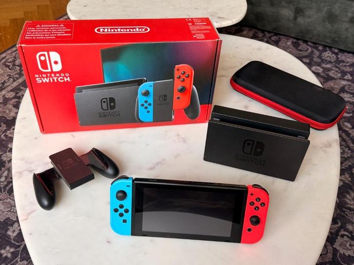 Nintendo Switch + case & spellen, Spelcomputers en Games, Spelcomputers | Nintendo Switch, Zo goed als nieuw, Switch Original