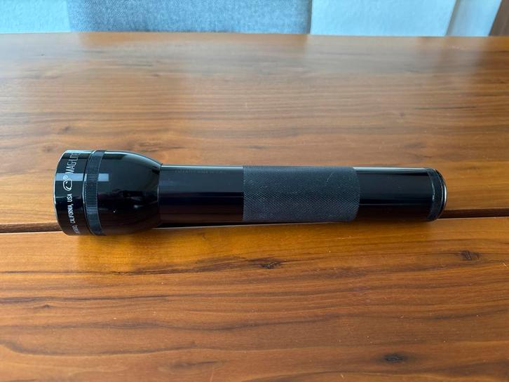 Maglite 2D Zaklamp - Klassieker!, Caravans en Kamperen, Zaklampen, Gebruikt, Batterij, Ophalen of Verzenden