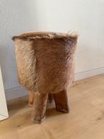 Krukje met geitenvacht, Huis en Inrichting, Krukjes, Ophalen of Verzenden, Zo goed als nieuw, Hout