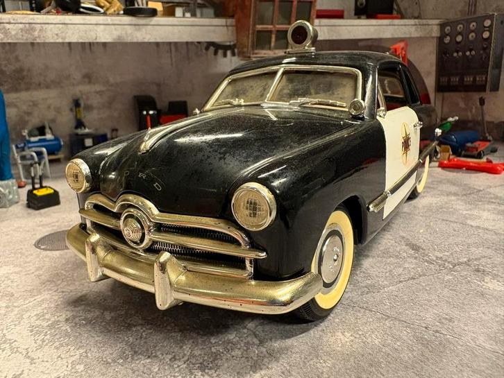 1:18 Mira Ford 1949 verweerd zonder doos, Hobby en Vrije tijd, Modelauto's | 1:18, Gebruikt, Auto, Ophalen of Verzenden