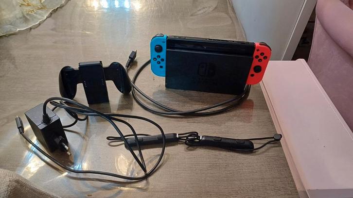 Mooie en nette Nintendo Switch!!, Spelcomputers en Games, Spelcomputers | Nintendo Switch, Zo goed als nieuw, Switch Original