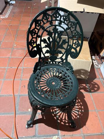 Set van 4 gietijzeren tuinstoelen beschikbaar voor biedingen