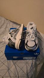 Adidas response CL maat 39 1/3 Gloednieuw, Ophalen, Wit, Nieuw, Sneakers of Gympen