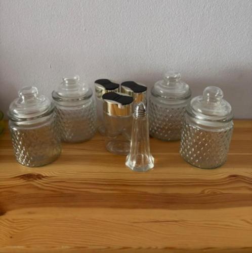 Glazen voorraad potjes(4x) + kruidenpotjes(3x) + zoutvaatje, Huis en Inrichting, Keuken | Keukenbenodigdheden, Nieuw, Ophalen of Verzenden