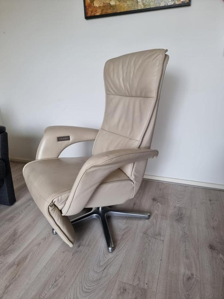 Relaxfauteuil met elektrische bediening - ecru, Huis en Inrichting, Fauteuils, Gebruikt, Leer, 75 tot 100 cm, Ophalen
