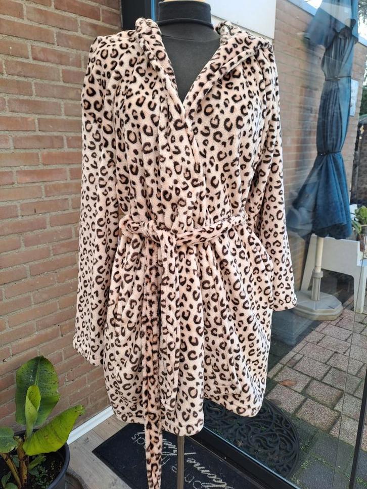 Zachte Dames Badjas Luipaardprint M/L, Kleding | Dames, Huispakken, Gedragen, Maat 38/40 (M), Beige, Ophalen of Verzenden