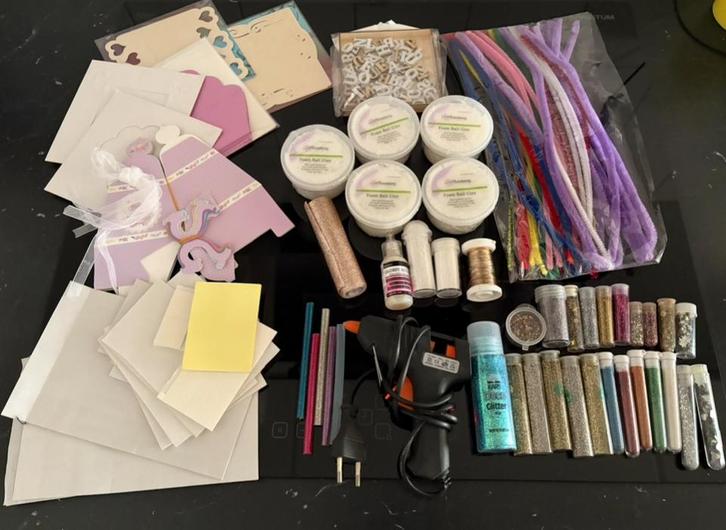 Knutselpakket met lijmpistool en nog veel meer!, Hobby en Vrije tijd, Scrapbooking, Zo goed als nieuw, Ophalen of Verzenden