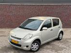 Daihatsu Sirion 2 1.0-12V Trend | Nieuwe APK | El. Ramen | 7, Voorwielaandrijving, Gebruikt, 750 kg, Beige