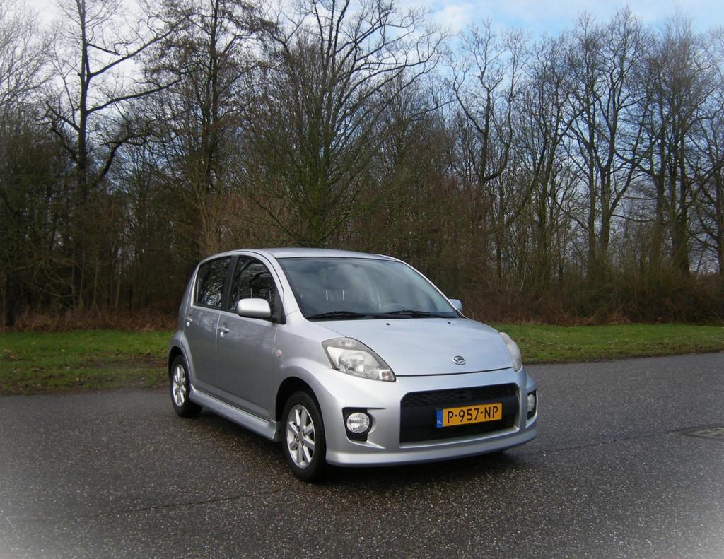 Daihatsu Sirion 2 1.5-16V Sport AUTOMAAT . Airco . 5 Drs . E, Auto's, Daihatsu, Zwart, Sirion, 1000 kg, 955 kg