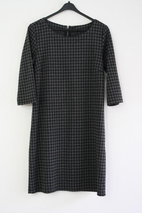 Free/Quent jurk maat M/ L met zwart/grijs pied de poule, Kleding | Dames, Jurken, Gedragen, Maat 38/40 (M), Zwart, Knielengte
