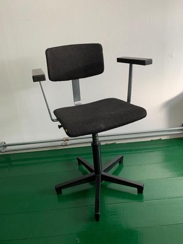 Vintage bureaustoel  beschikbaar voor biedingen