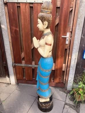 Thais houten Sawadee beeld - 153 cm, Antiek en Kunst, Kunst | Beelden en Houtsnijwerken, Ophalen of Verzenden