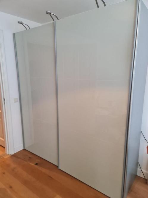 Wit kledingkast met verlichting. Leveren en monteren mgl, Huis en Inrichting, Kasten | Kledingkasten, Gebruikt, 150 tot 200 cm