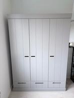 Woood kledingkast grijs 3 deurs, Gebruikt, 100 tot 150 cm, Stoere en basic kast van grenenhout, 50 tot 75 cm