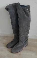 Hoge suede laarzen, grijs, maat 39, omtrek kuit: 40cm, Kleding | Dames, Schoenen, Ophalen of Verzenden, Zo goed als nieuw, Zwart