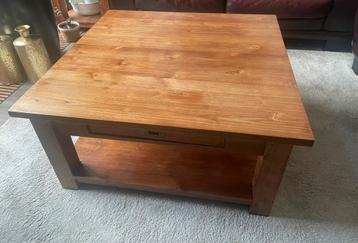 Teakhouten salontafel 1 m x 1 m.  beschikbaar voor biedingen