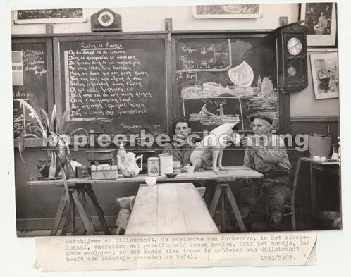Kerkwerve gastheren Matthijsen en Hillebrandt persfoto 1953, Verzamelen, Foto's en Prenten, Gebruikt, Foto, Overige onderwerpen