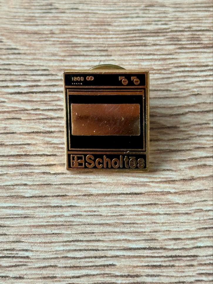 Scholtes Oven Vintage Pin, Verzamelen, Speldjes, Pins en Buttons, Gebruikt, Speldje of Pin, Overige onderwerpen, Ophalen of Verzenden