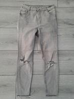 Lichtgrijze jeans
Highwaist skinny model
Destroyed maat 29, Nieuw, New Yorker, Ophalen of Verzenden, W28 - W29 (confectie 36)